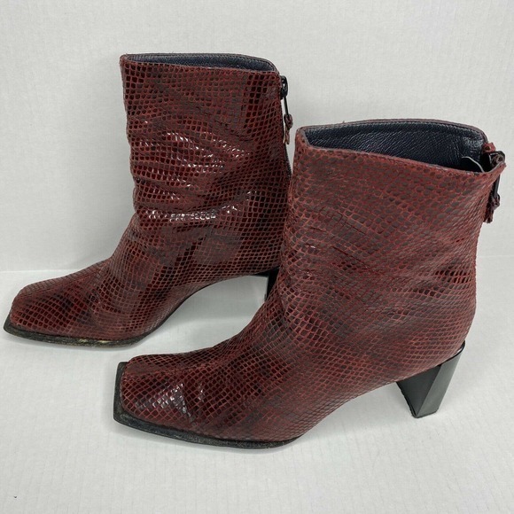 Stuart Weitzman Red Snakeskin Print Leather Square Toe Ankle Boots Womens 5.5 B - Picture 2 of 8